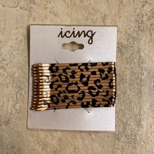Leopard print Bobby pins